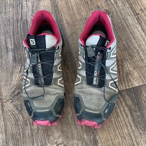 Salomon Speedcross 4 Trail running shoe.